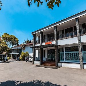 Super Oyo 686 Bunga Karang Hotel